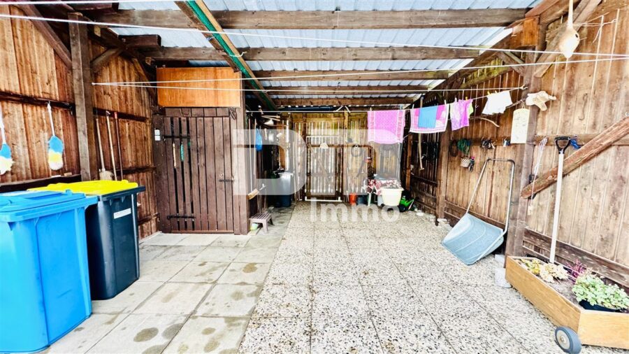 Modernisierte DHH mit Doppelgarage und 2x Carport in Traumlage inkl. Bachlauf - Carport 2